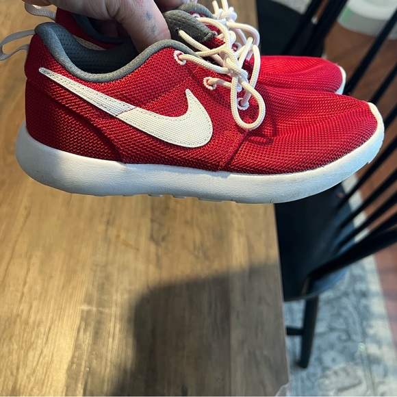 Nike Roshe one Red Youth size 1 - Picture 2 of 8